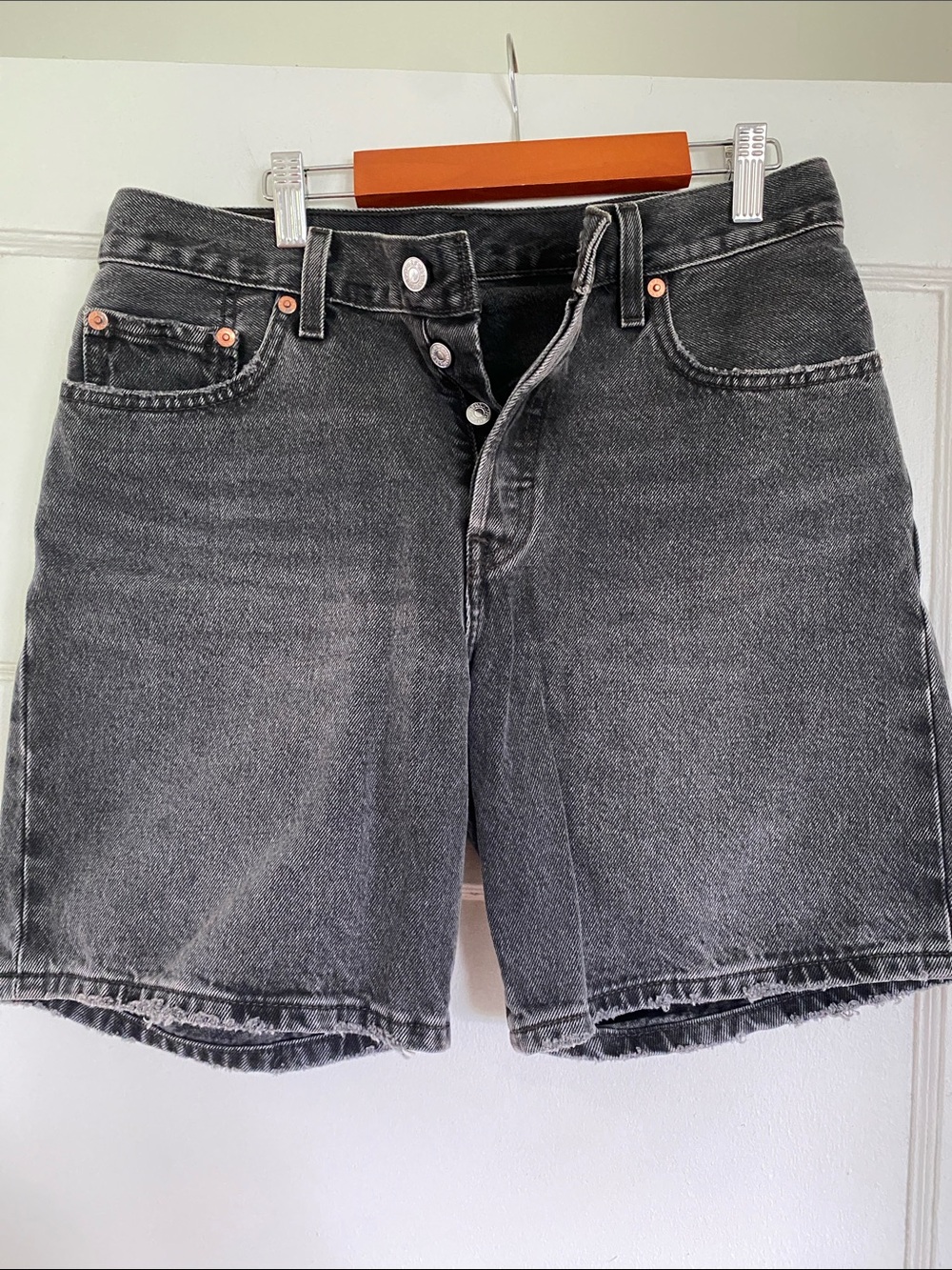 Levis 501 mid thigh short